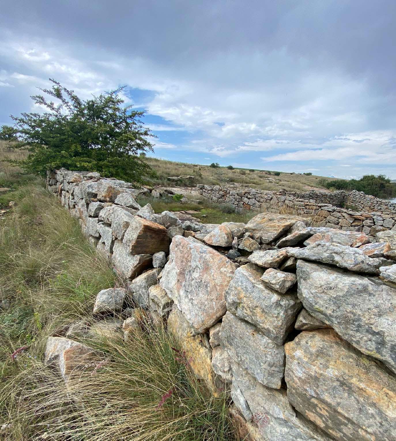 Stone walls are characteristic of the Eastern Free State.